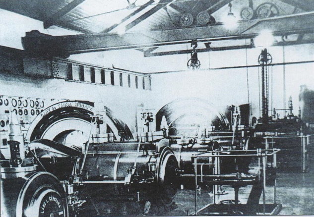 Üzemi csarnok belső képe turbinákkal, képeslap